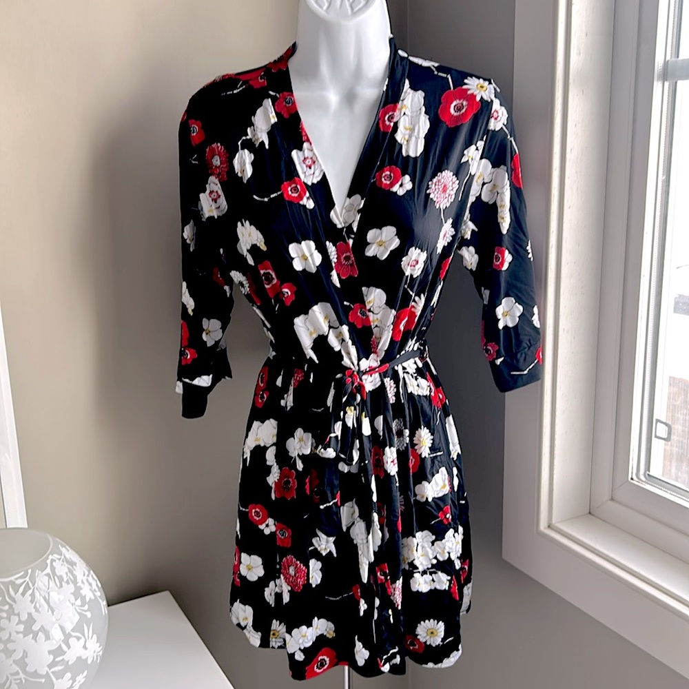 (4 for $80) Floral Print Robe 🤍🌹🖤